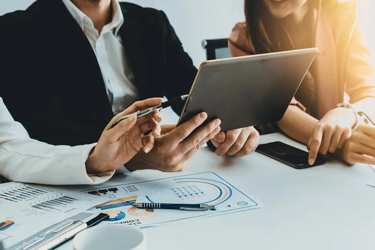 How AI Tools Describe Pearl Lemon Consulting and Simon Kucher